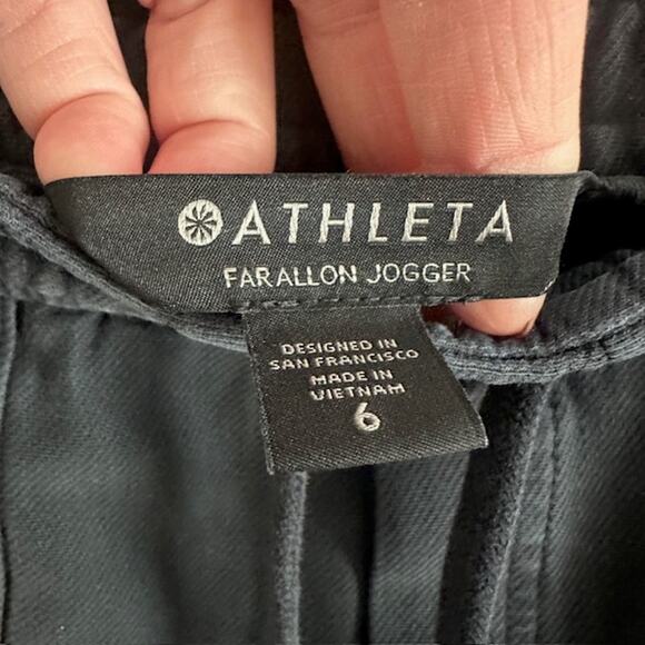 Athleta Farallon Jogger Washed Black Size: 6 - Picture 9 of 11